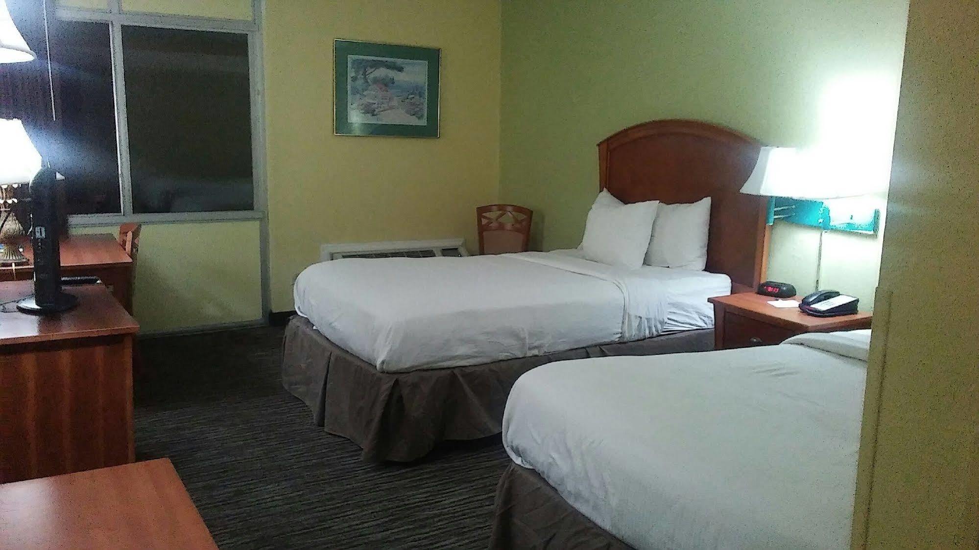Ramada Conference Center Wilmington Hotel Buitenkant foto
